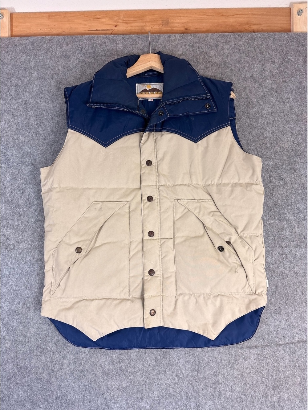 Vintage High Slope 70s beige and blue puffer vest Size Medium